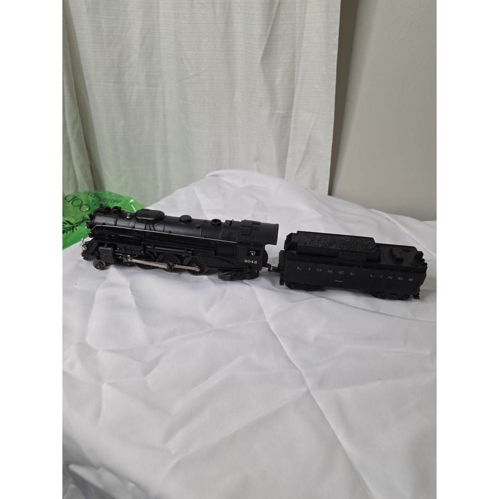 Vintage Lionel Postwar 2046 Locomotive W/ 6026W Tender